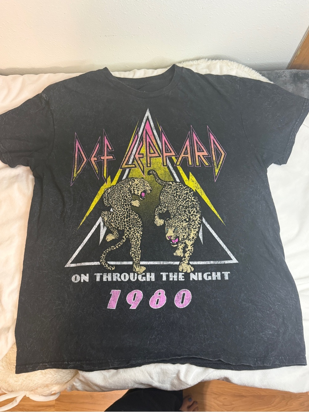 Woman’s rightsDef Leppard On Through The Night 1980 Leopard Graphic Band Tee M